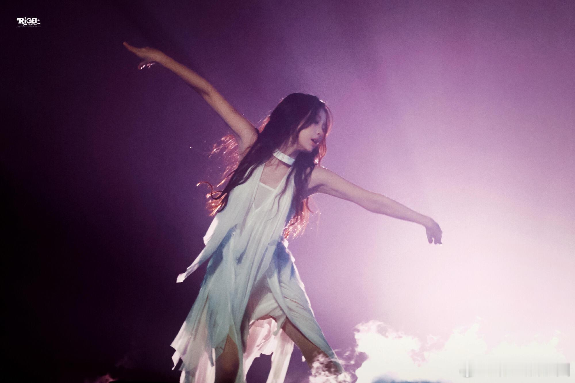 虞书欣这一脚直接把我踹成梦女第三次跳给她爱的人这支舞她人生中一共跳了三次一次是她