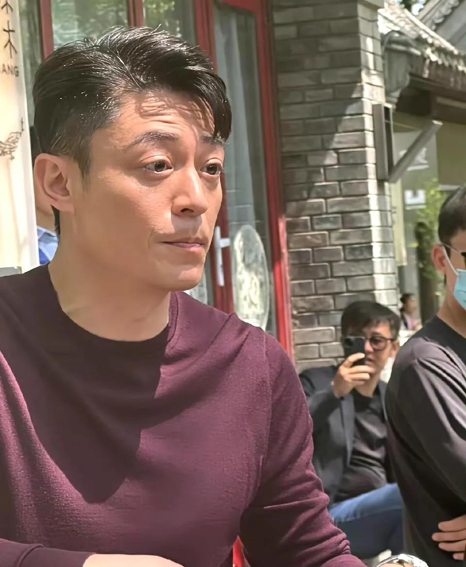 46岁的大帅哥霍建华也老了。提起霍建华，别的不说，一个字，帅，帅的一塌糊涂。