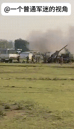大批巴基斯坦民众围观巴军炮兵使用SH-15卡车炮炮击印军，公路都被吃瓜群众堵塞了