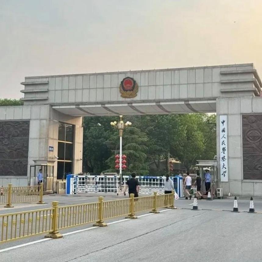 621分放弃985/211！侄子选警校，全家看法吵翻了侄子高考621分，2
