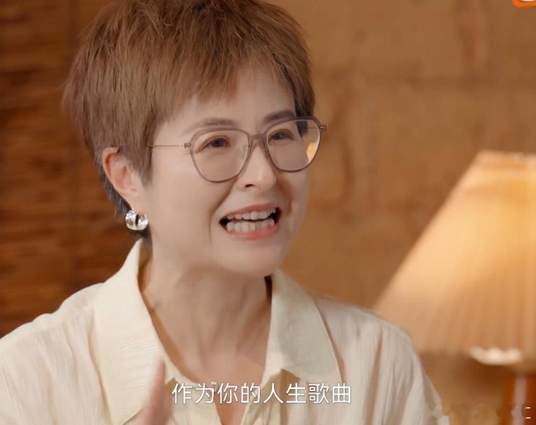 陈楚生的人生歌单从《姑娘》里的少年气到《无名的人》里的沉淀，楚生的歌单全是成长的