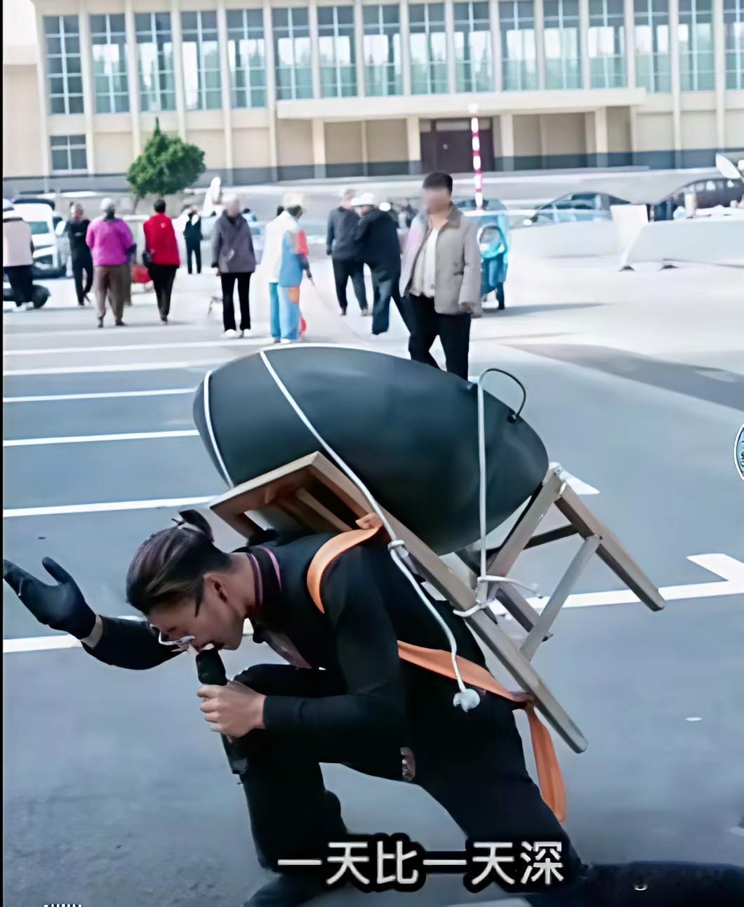 社会全被这些导向带坏了！本来山东莫名其妙出了个郭有才，火上天！初中都没整明白，还