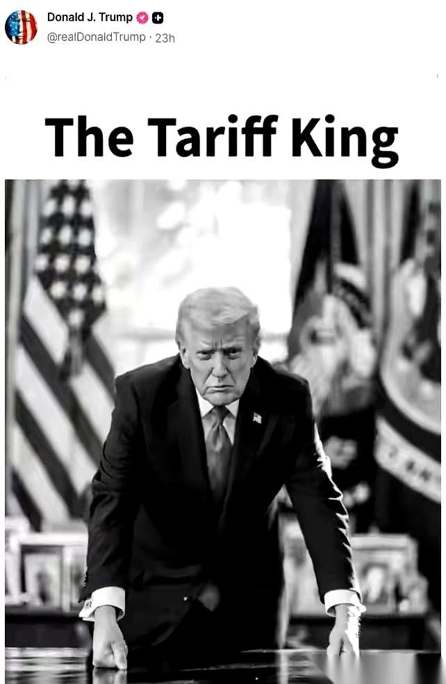 大半夜刷到川普那张黑白照片，说真的，我心里咯噔一下。不是咒他啊，就是那种感觉…