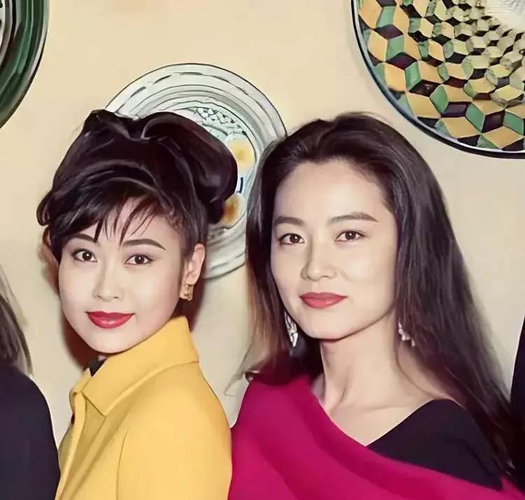 林青霞长相也就一般般吧，不信你们看她和别人的合影。根本没有大家说的那么漂亮，