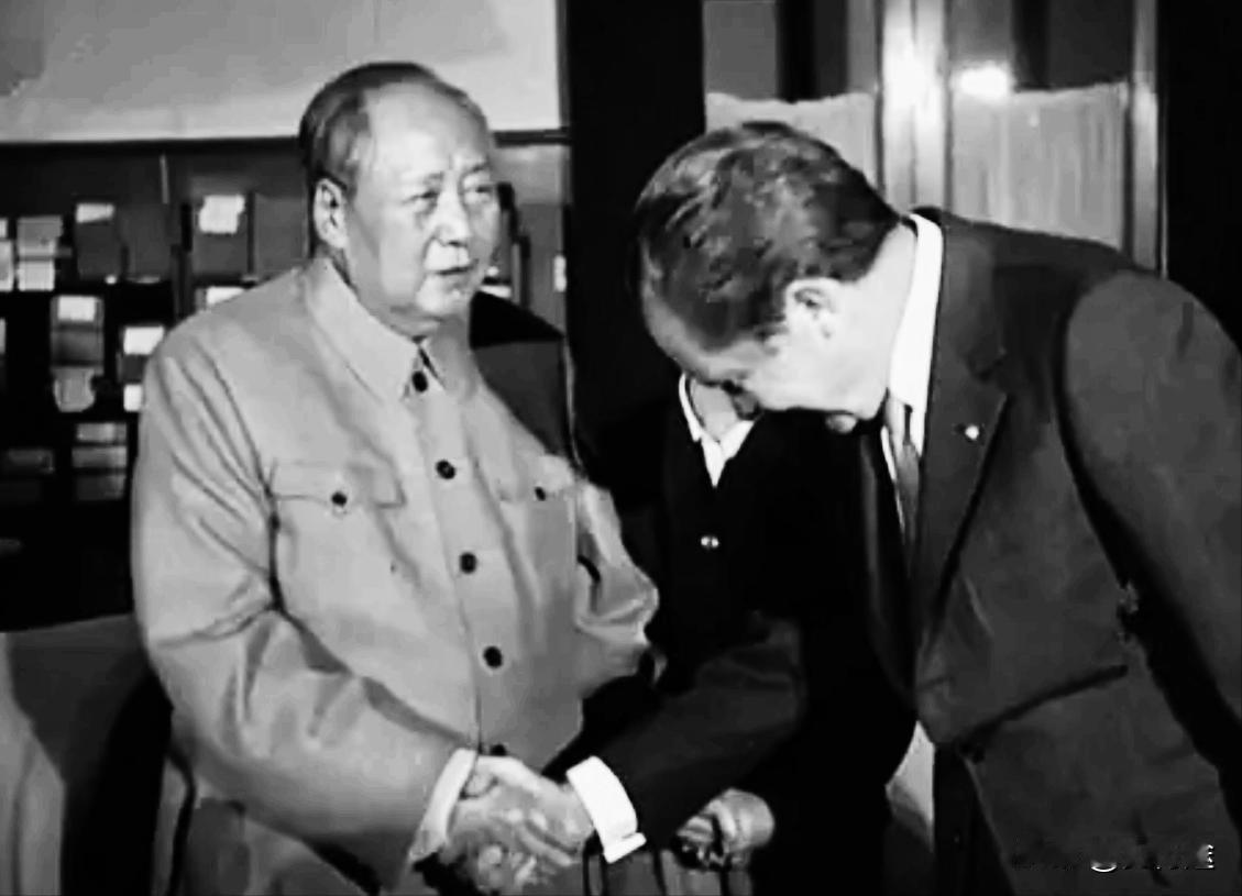 谁说那时毛主席不懂经济？当年尼克松总统访华，美国要送中国一套电视转播设备，用于转