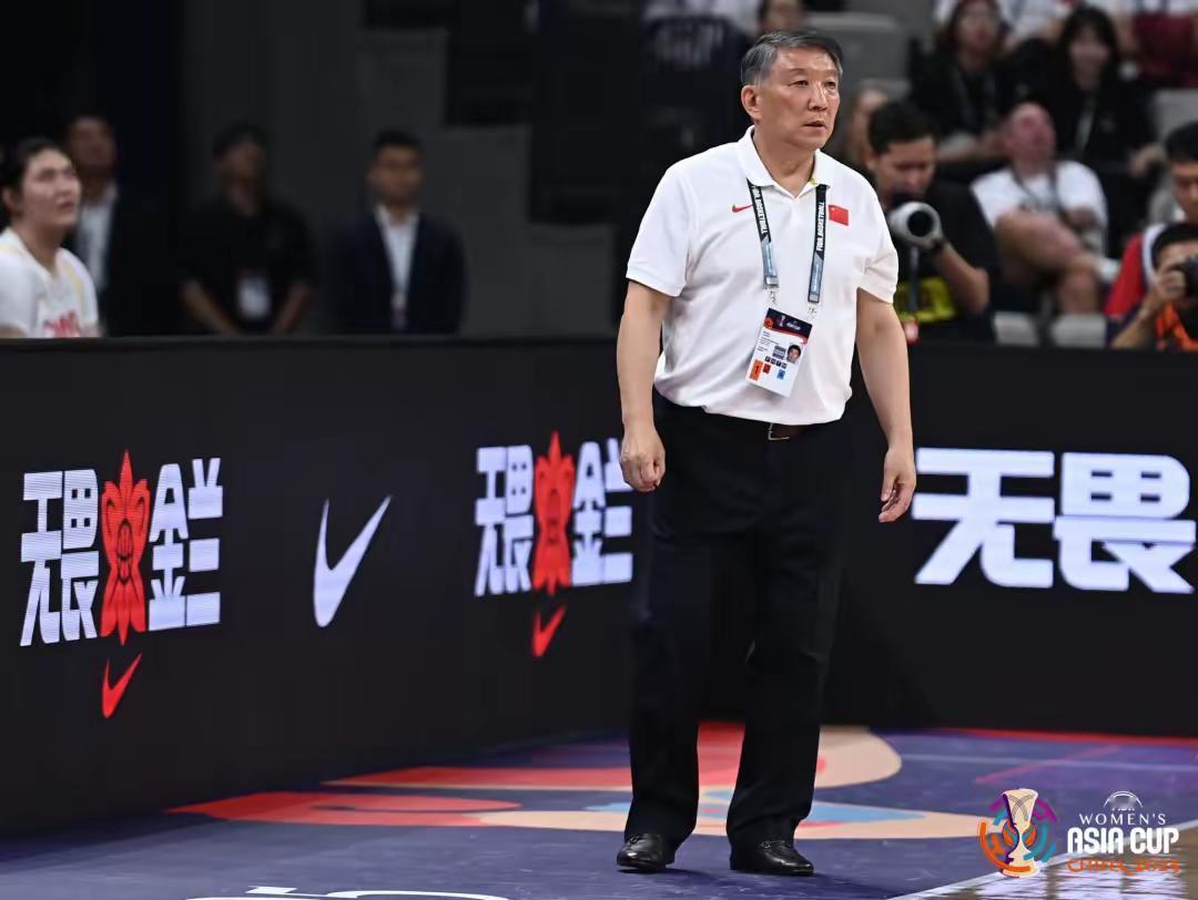 如果问希望宫鲁鸣下课吗？我的回答是：希望宫鲁鸣赶快下课！因为中国女篮的未