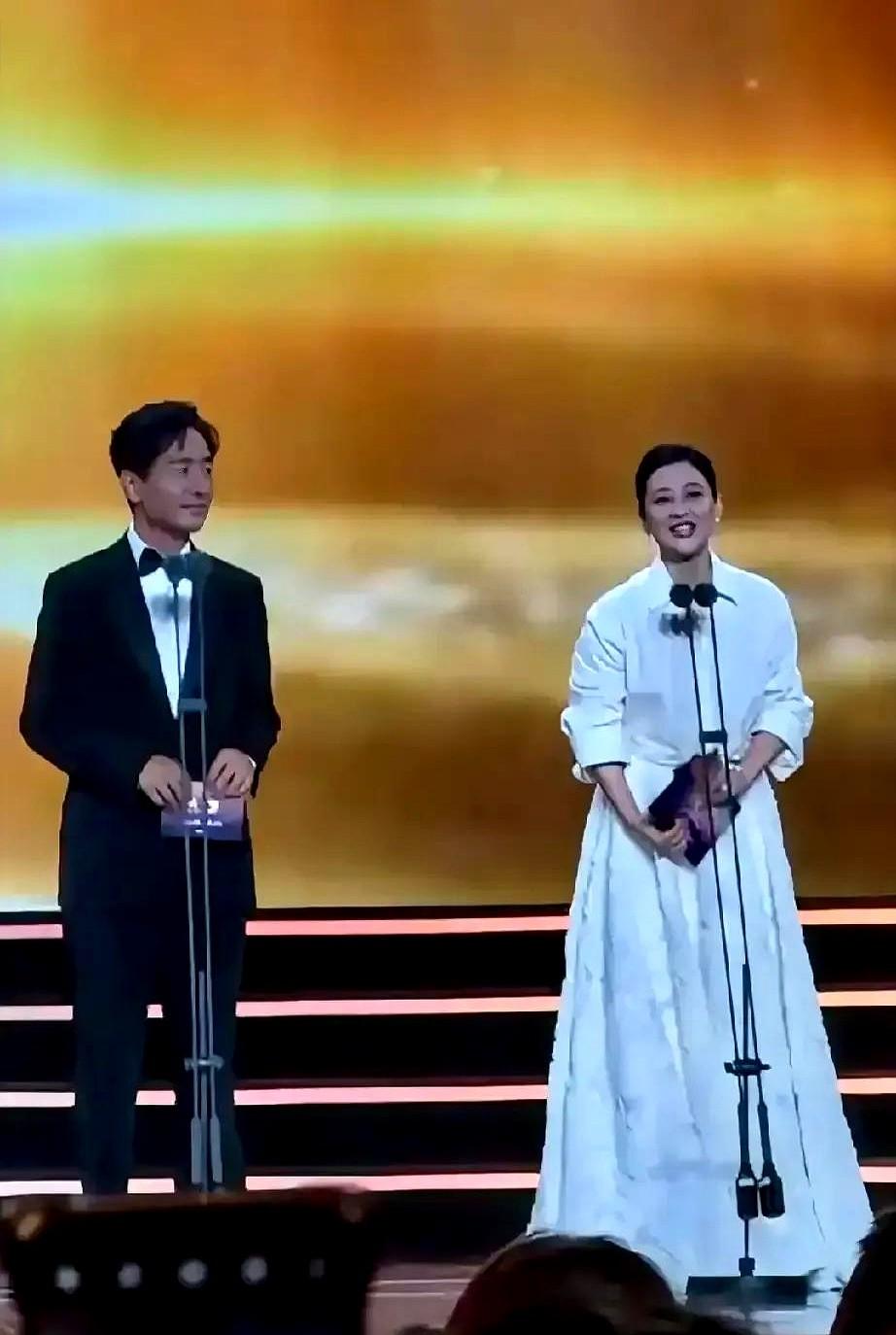 明星夫妻这事儿，我们倒先入戏了。郭晓东和梅婷，中戏96级老同学，时隔五年同台