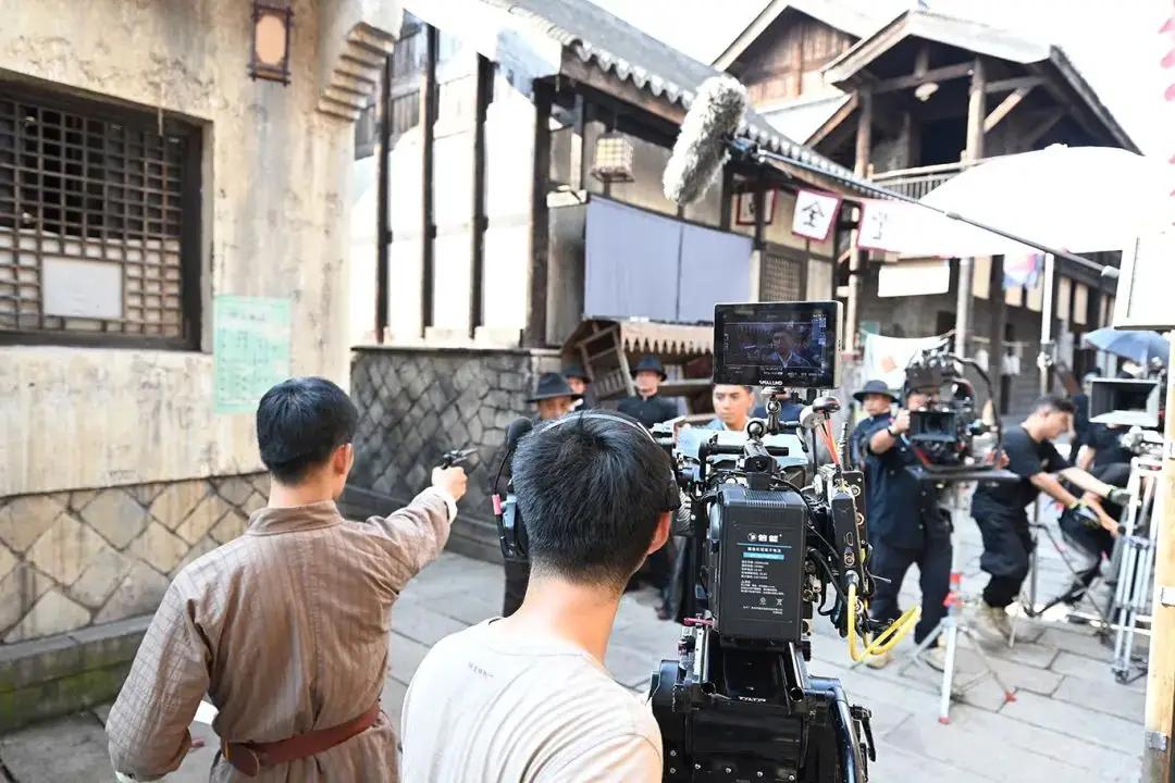 2026年电影圈频频爆出大问题：资本撤资、票房失灵、演员无戏可拍等。在我看来，根