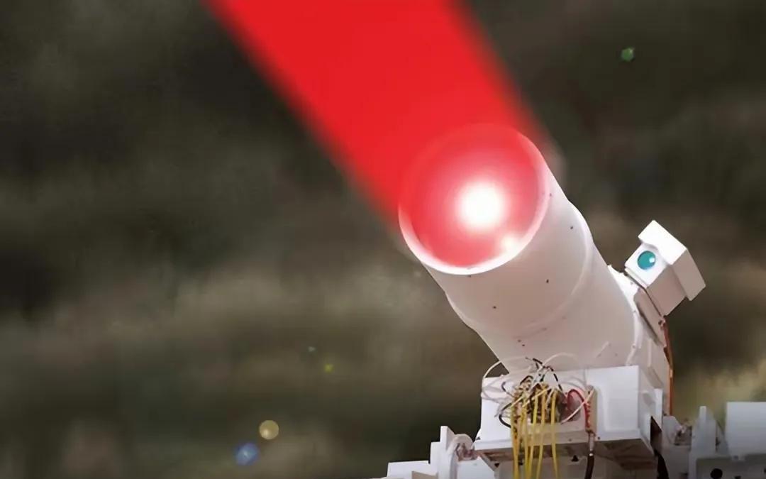 以色列在全球将激光武器率先投入实战！5月28日，以色列使用激光武器对胡塞武装发