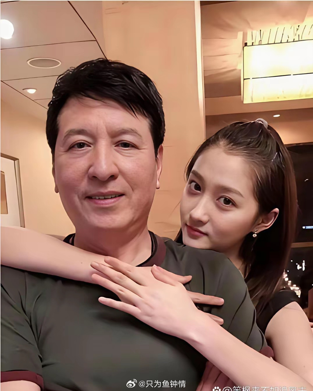 28岁，她想撕掉一个贴了7年的标签。太难了。2026年1月，关晓彤工作室发了封严