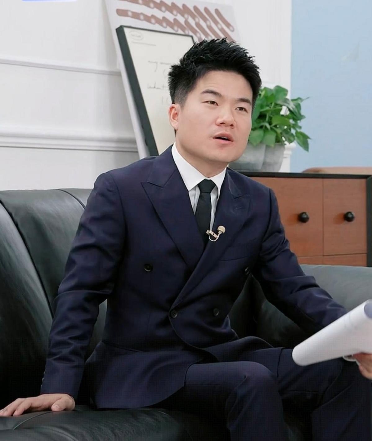 或许小孙从没想过，他以“去辉”为代价搞的“自建房”不抵董宇辉10分钟：5万单定制
