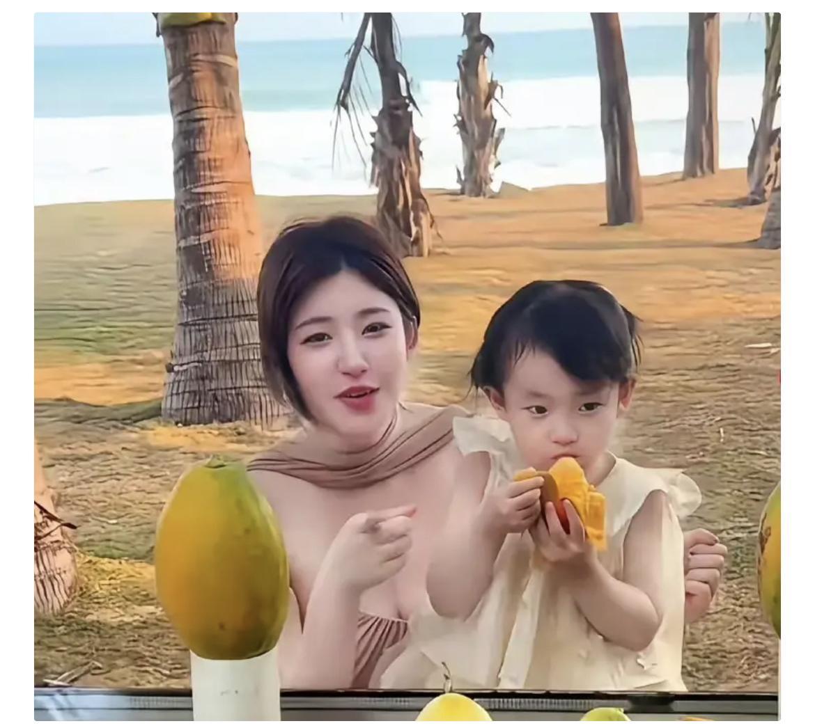 黄一鸣前男友，实名开麦爆料了黄一鸣前男友实名爆料，两人相识16年，期间有8年