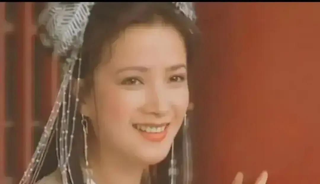 夺走何晴的脑瘤，专挑“女神”。她是唯一演遍四大名著的女演员，把古典美刻进一