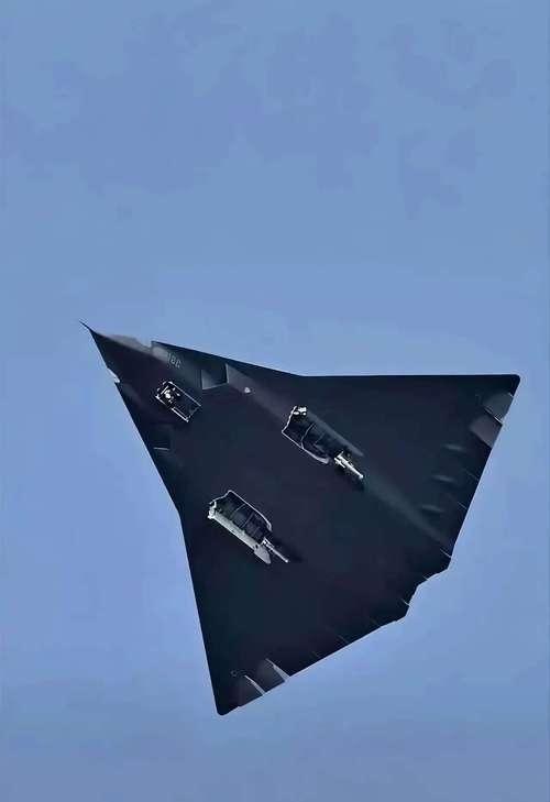 当地球只有F35和F22的时候，世界各国都没想过要自己制造五代机，都乖乖的买美国