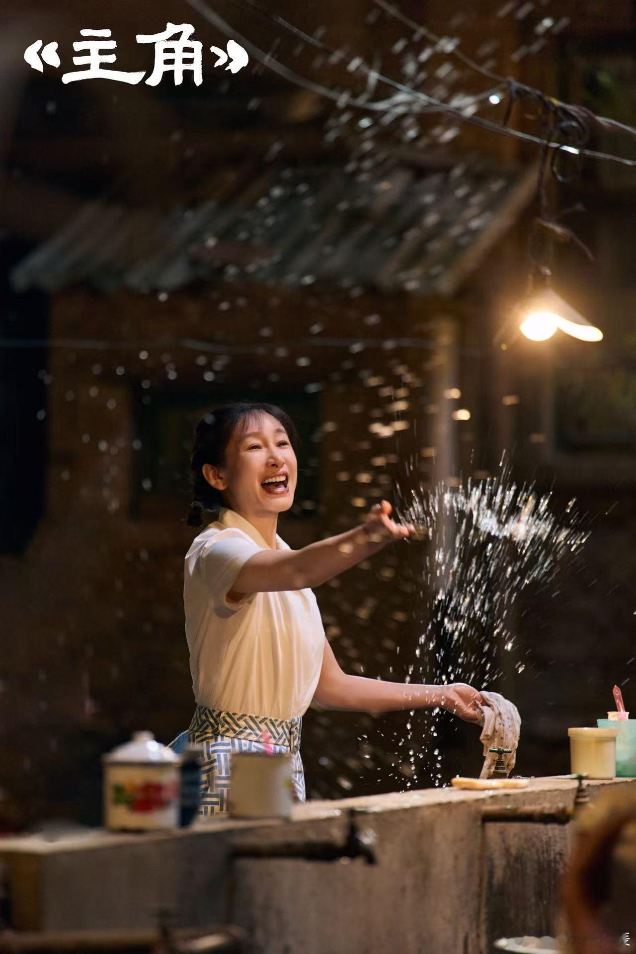 秦海璐告别花彩香发文告别花彩香，这个在苦日子里硬撑、始终保有韧劲的花姨，真的很