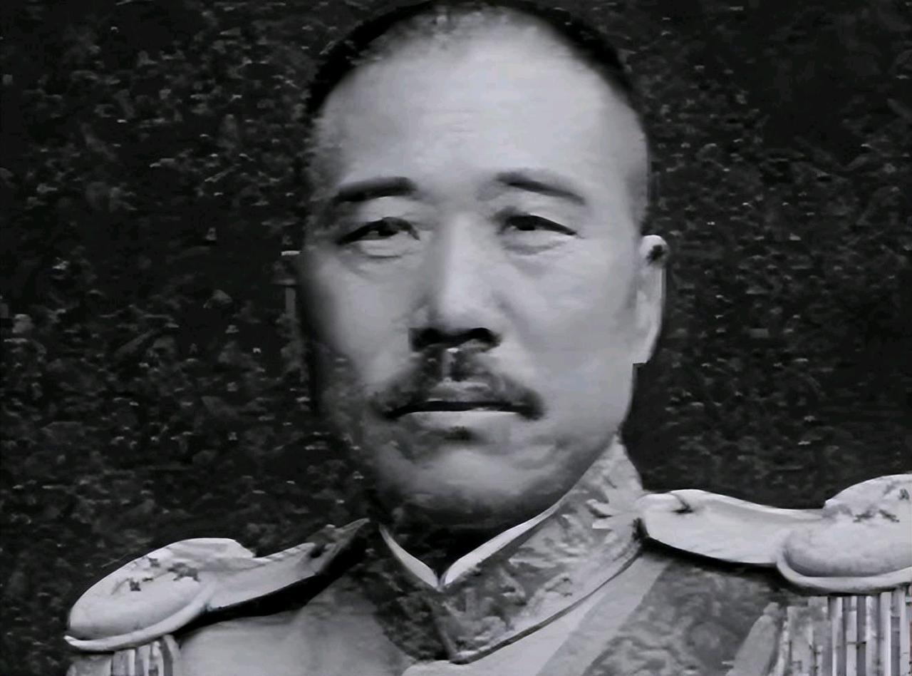 张宗昌一日回家四个姨太太在打牌，女人一见张宗昌回来了，都不约而同的围在张宗昌身边