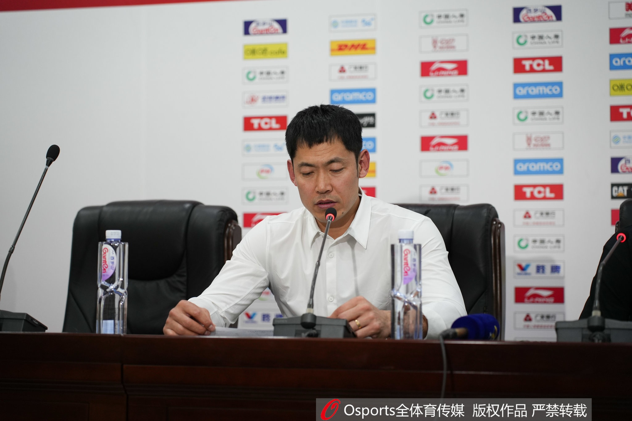 开季3胜5负! 媒体人: 北控输球后没离开球馆 全队被留在场内开会