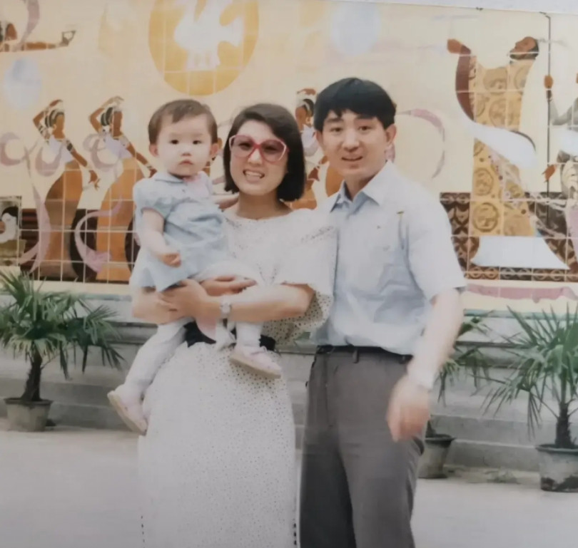 同样三个人，相隔38年。不怪他们一脸幸福啊。