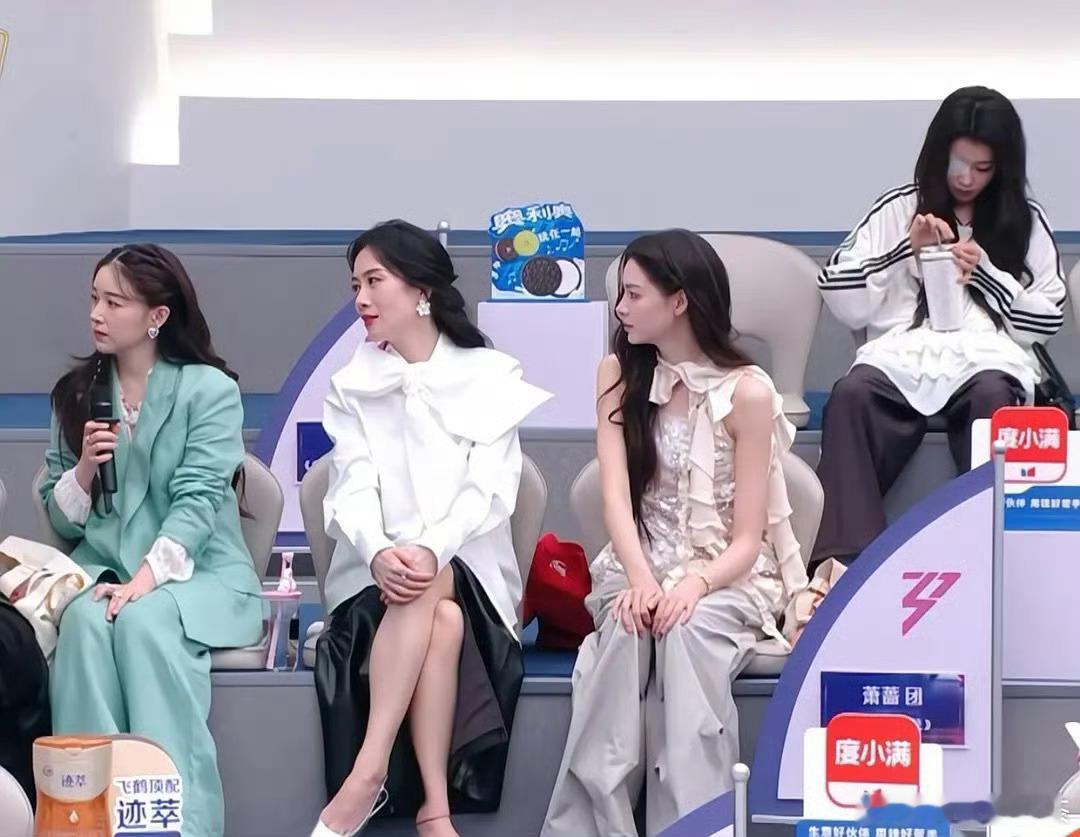 继上次直播0互动后阚清子生日，晒了和几位姐姐的合影，依然没有孙怡，🥭能不能迅速