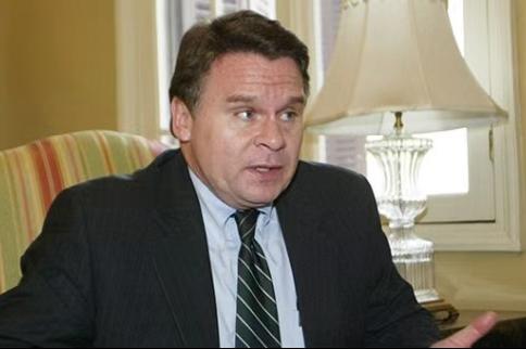 昨天，美国议员、有反华劳模之称的克里斯·史密斯对媒体说:“历史上日本与中国斗，从