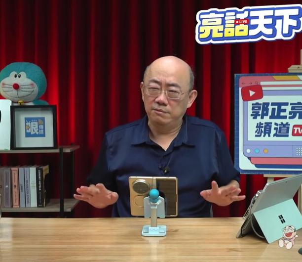 一定保重身体啊！近期郭正亮节目出镜时，脸部表情明显僵硬，甚至出现了“嘴歪眼斜