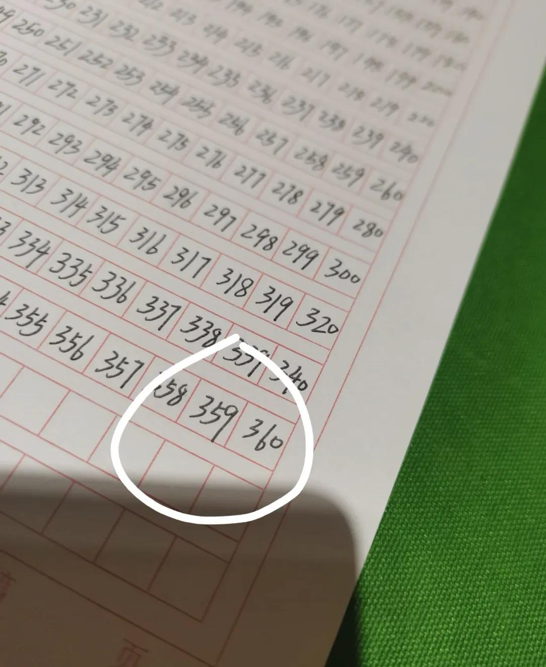 千万别信街上的写数字挑战，从1写到400，马上就要成功了，他居然说359失败了！
