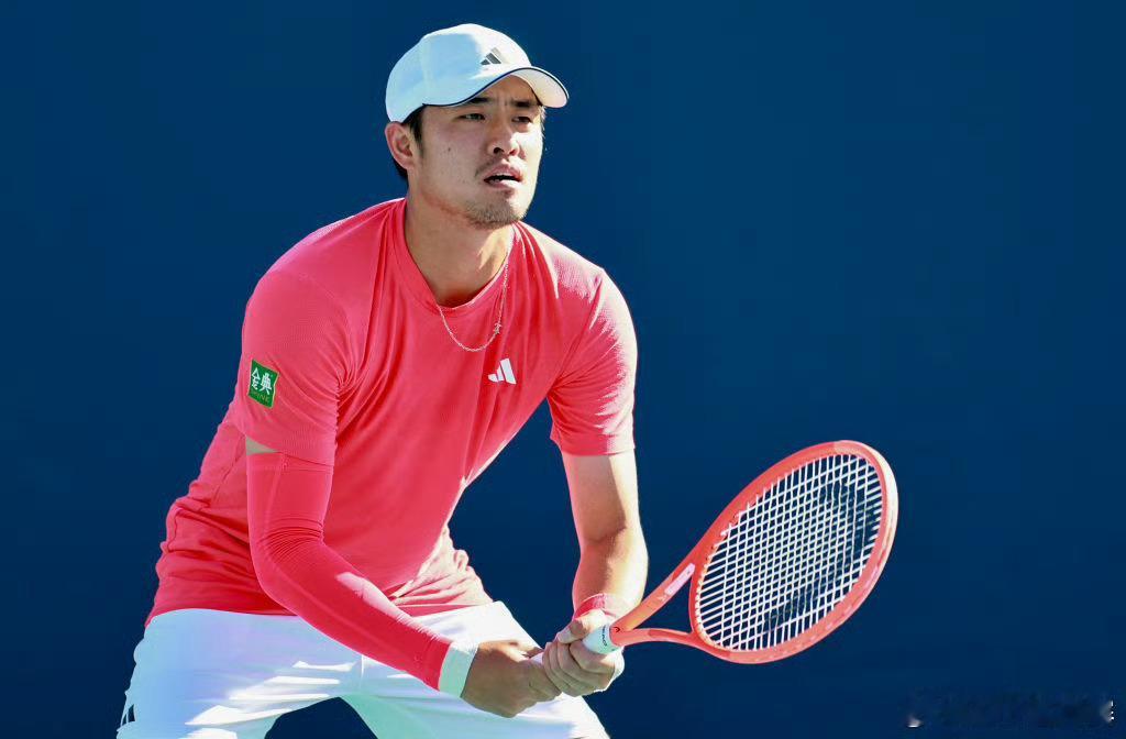 吴易昺收获赛季首胜💪ATP挑战赛奥埃拉斯站，中国选手吴易昺以7-6(4)4