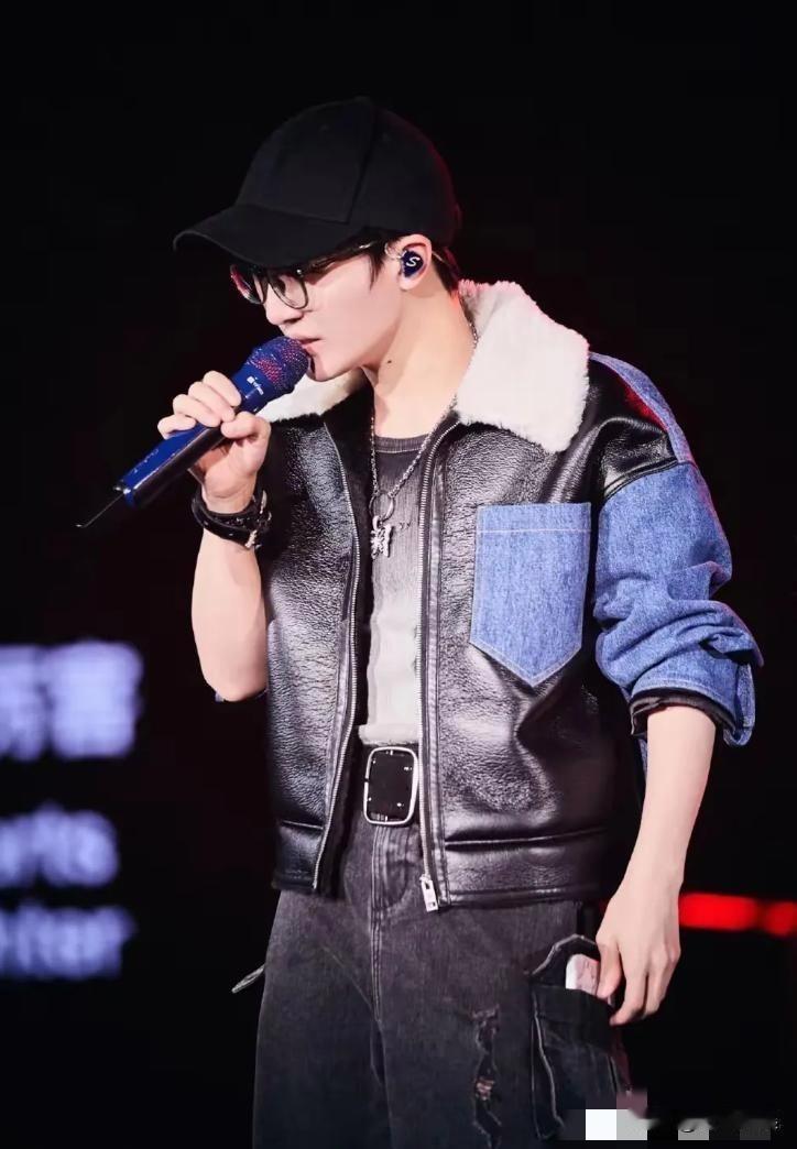 同是实力唱将，一个演出爆满，一个票卖不动，差距在哪？周深的演唱会，门票刚开售