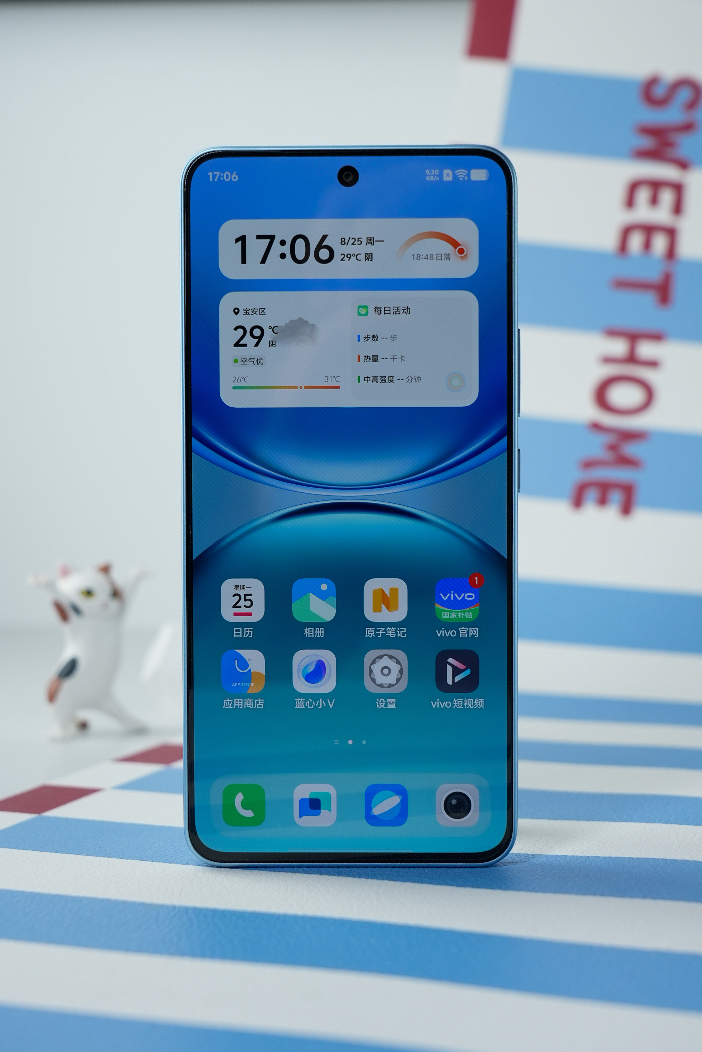 vivoY500一眼看上去就是家族化设计语言，觉得是X系列背部外观下放