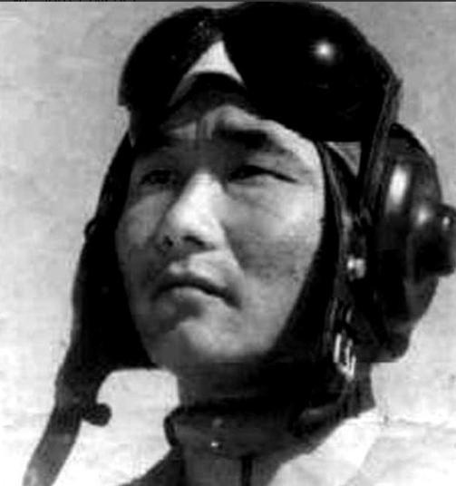 1965年，飞行员高长吉无视毛主席禁令，直接击落一架闯入我国的敌方侦察机，谁料，