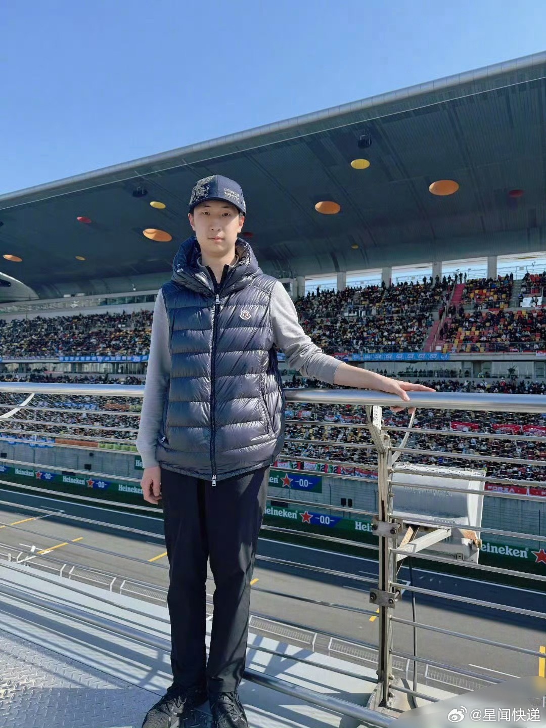 林永健儿子与苏翊鸣合照林永健也太宠儿子了吧！带15岁林大竣去看F1，还亲自助攻追