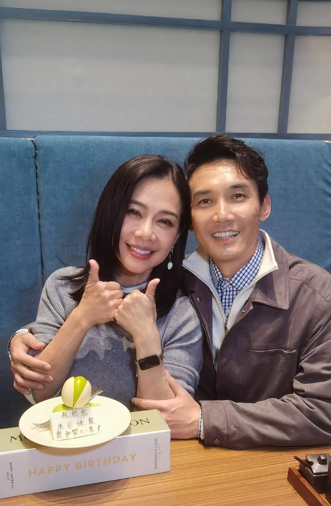 张铎真是个好老公呀！陈松伶54岁生日，他发文不但感谢朋友为松松准备生日料理，