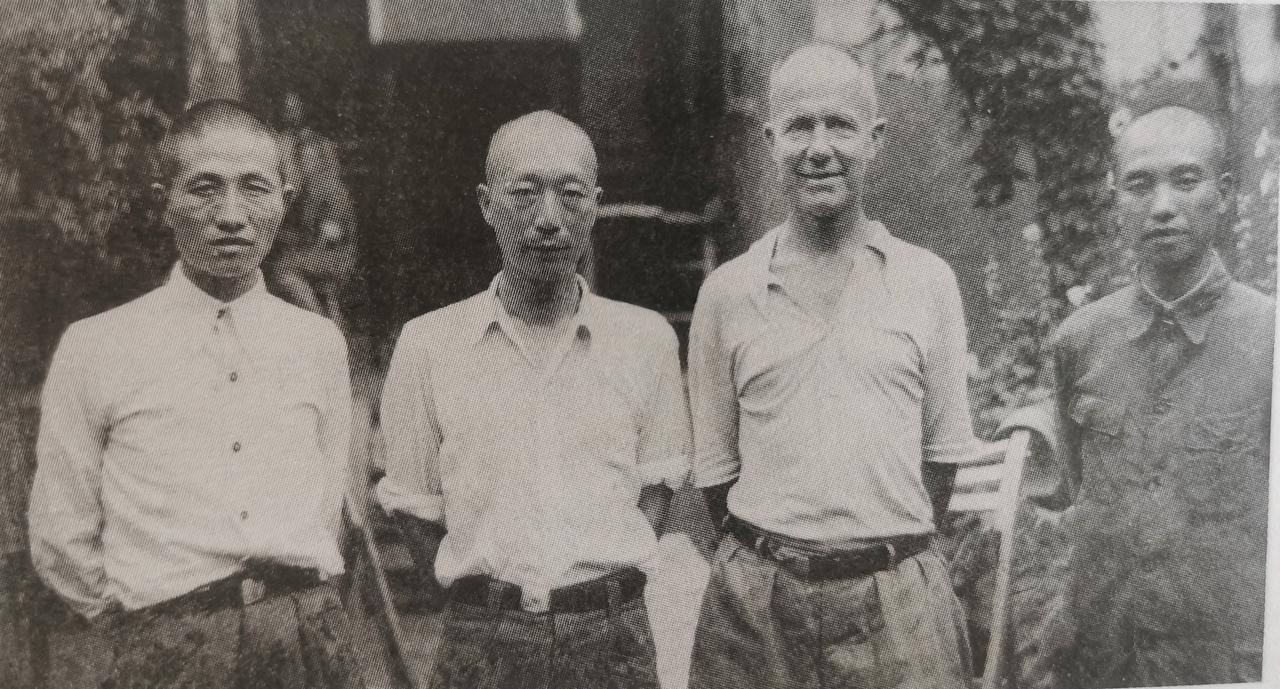 红军长征到达陕北，萧克第一次见到了聂荣臻，激动地说，你是我的老首长啊。聂荣臻很惊