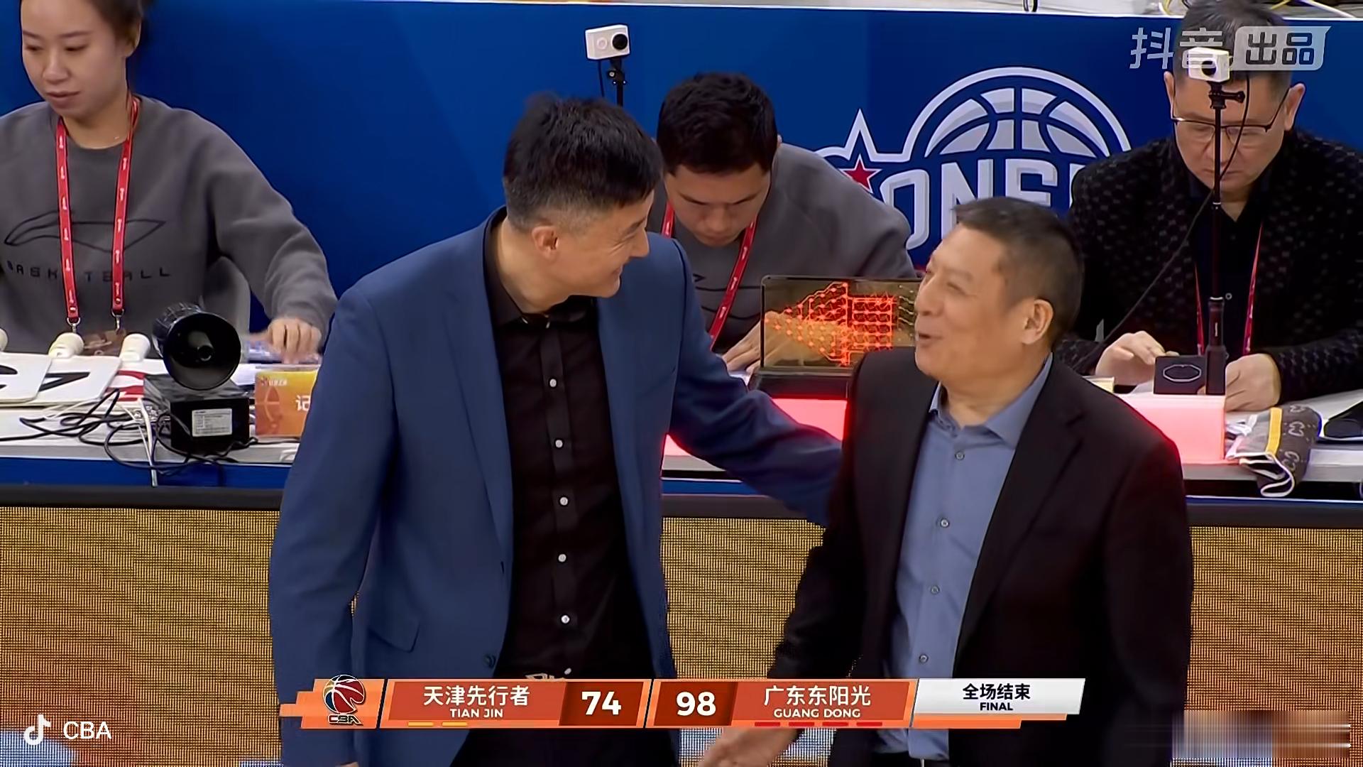 8连胜到手！广东队客场轻取天津继续保持不败，这场没什么压力半场轻松打花，下半场更