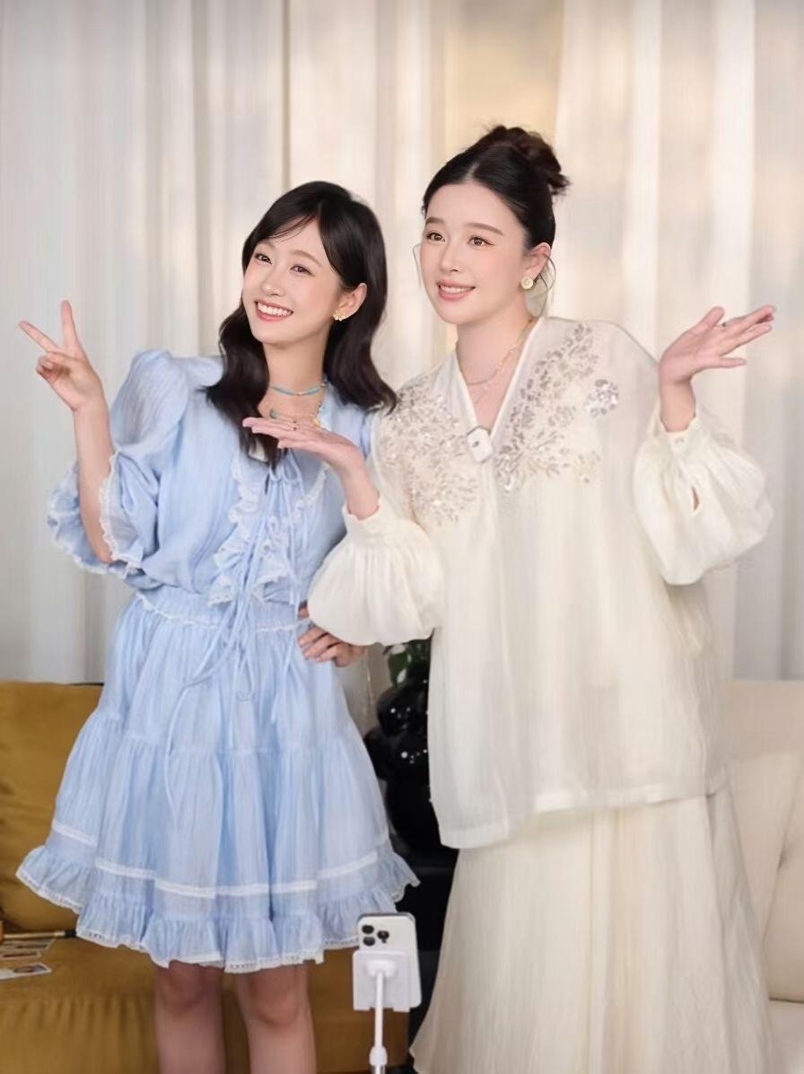 阚清子刘美含姐妹聚会快乐加倍[抱抱]​​​