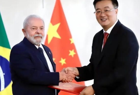 9.3大阅兵，越来越近了，一些大国讨价还价不算，连一些小国竟然也把来不来华参加阅