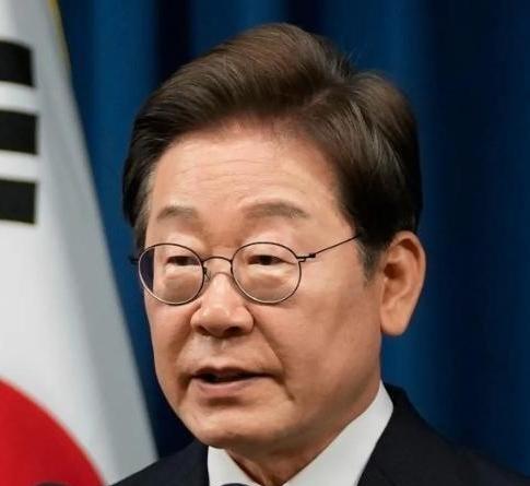 《助中方扫清大麻烦，李在明出狠招，美方算盘落空，日方当场崩了》首尔凌晨两点，一条