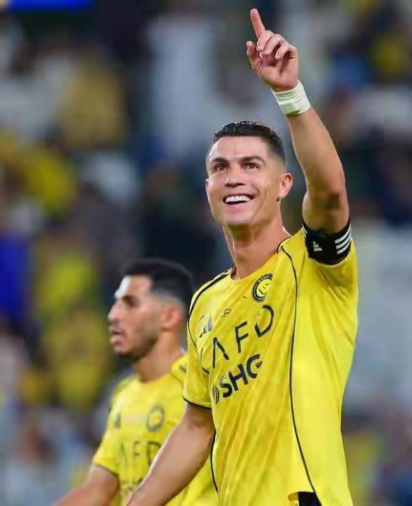 仅剩47球！C罗职业生涯千球大关进入倒计时！新一轮沙特联，C罗打进一粒点球，帮