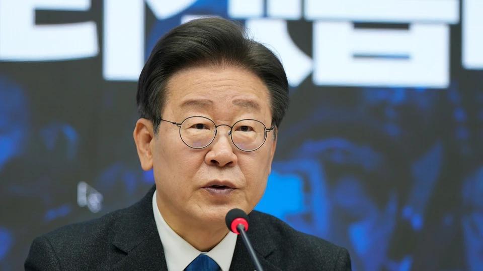 韩国最近的政坛就像一锅开到沸点的热水，谁也不敢轻举妄动，但谁也不愿意先退一步。1