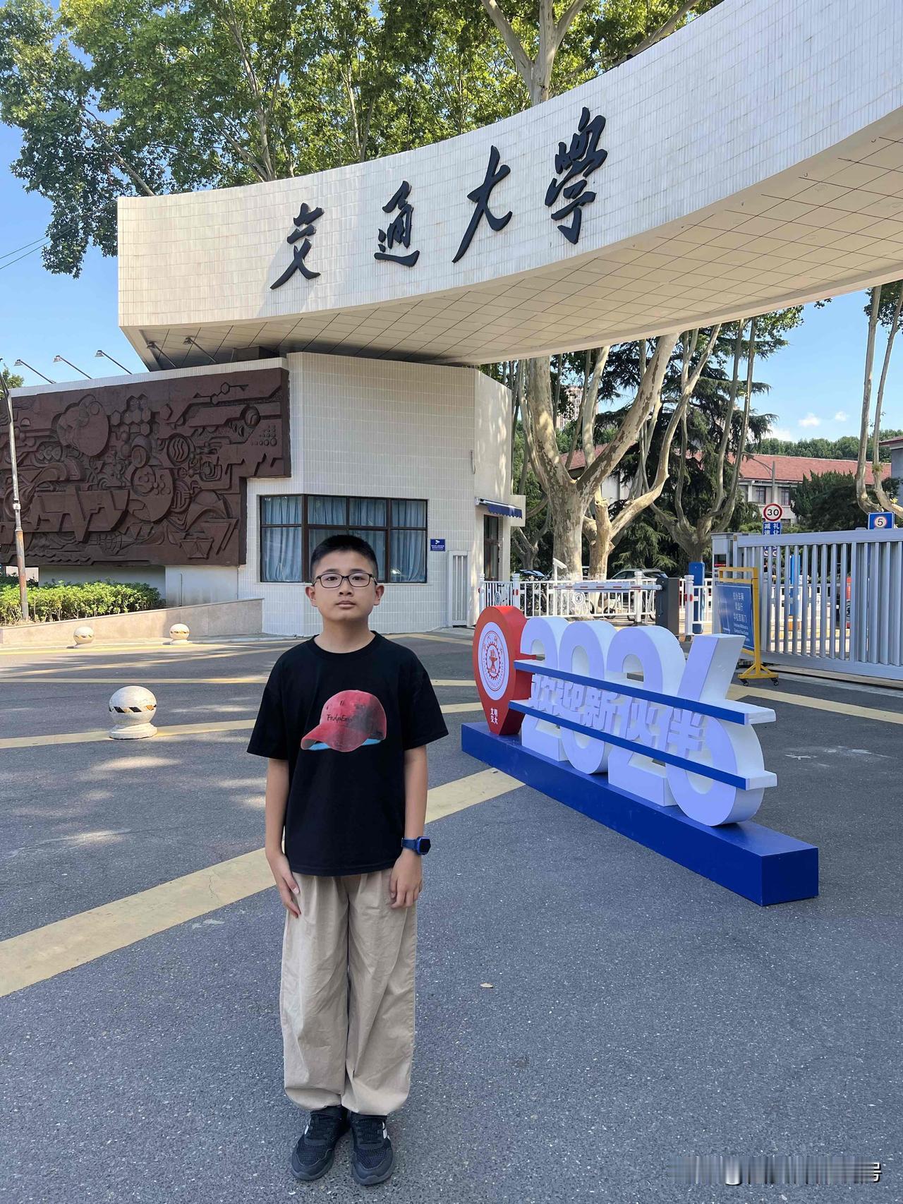 别让孩子活在温室里。为什么现在很多孩子，长大以后很难过得顺心？不少家长以为