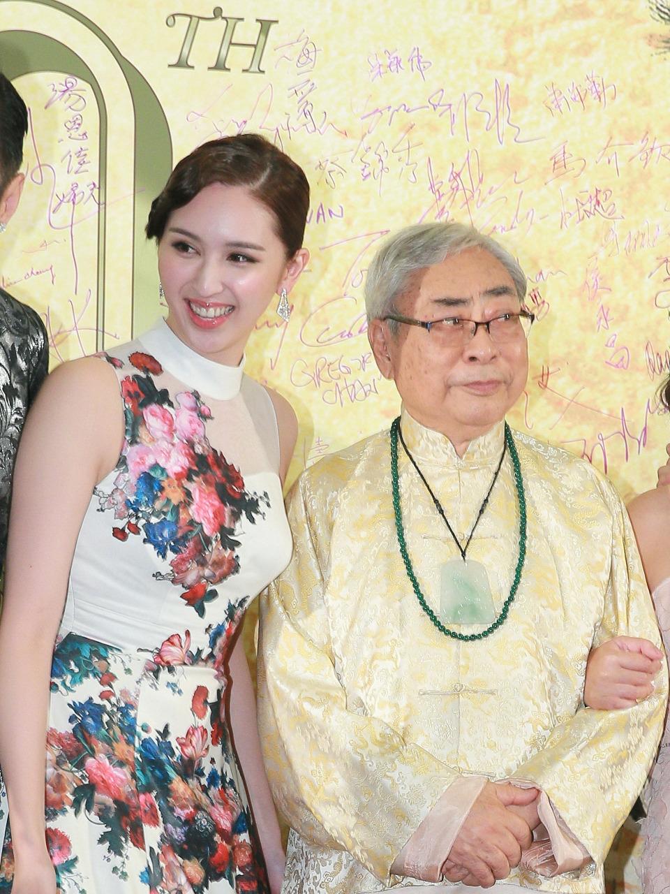 曾是体操女神，退役后与大51岁的干爹谈恋爱，如今何傲儿收获新生。林建名，这位"