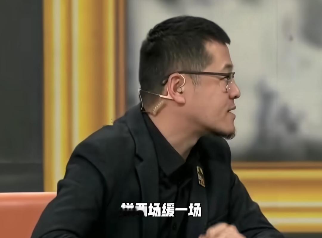 杨毅在腾讯解说界神一般存在。专业上，他曾随姚明去休斯顿，见证NBA二十多年的发展