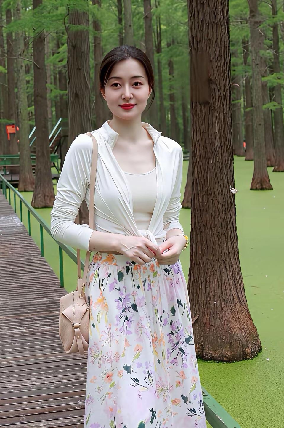 总有一场遇见，在浅冬流年，总有一场想念，在唯美瞬间。时光惊艳了岁月，飞雪唯美了曾