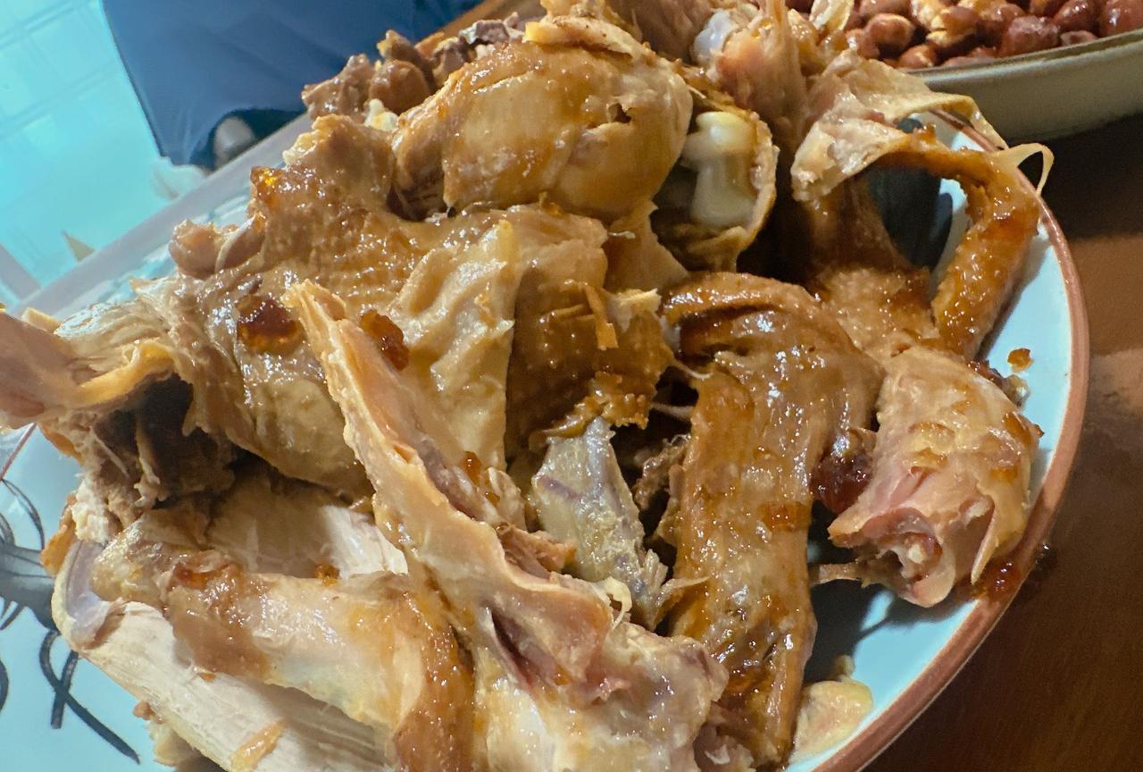 早饭也是午饭，肉肉是一位姐妹给寄过来的。搞得我心里怪不得劲的。感动，千万别破