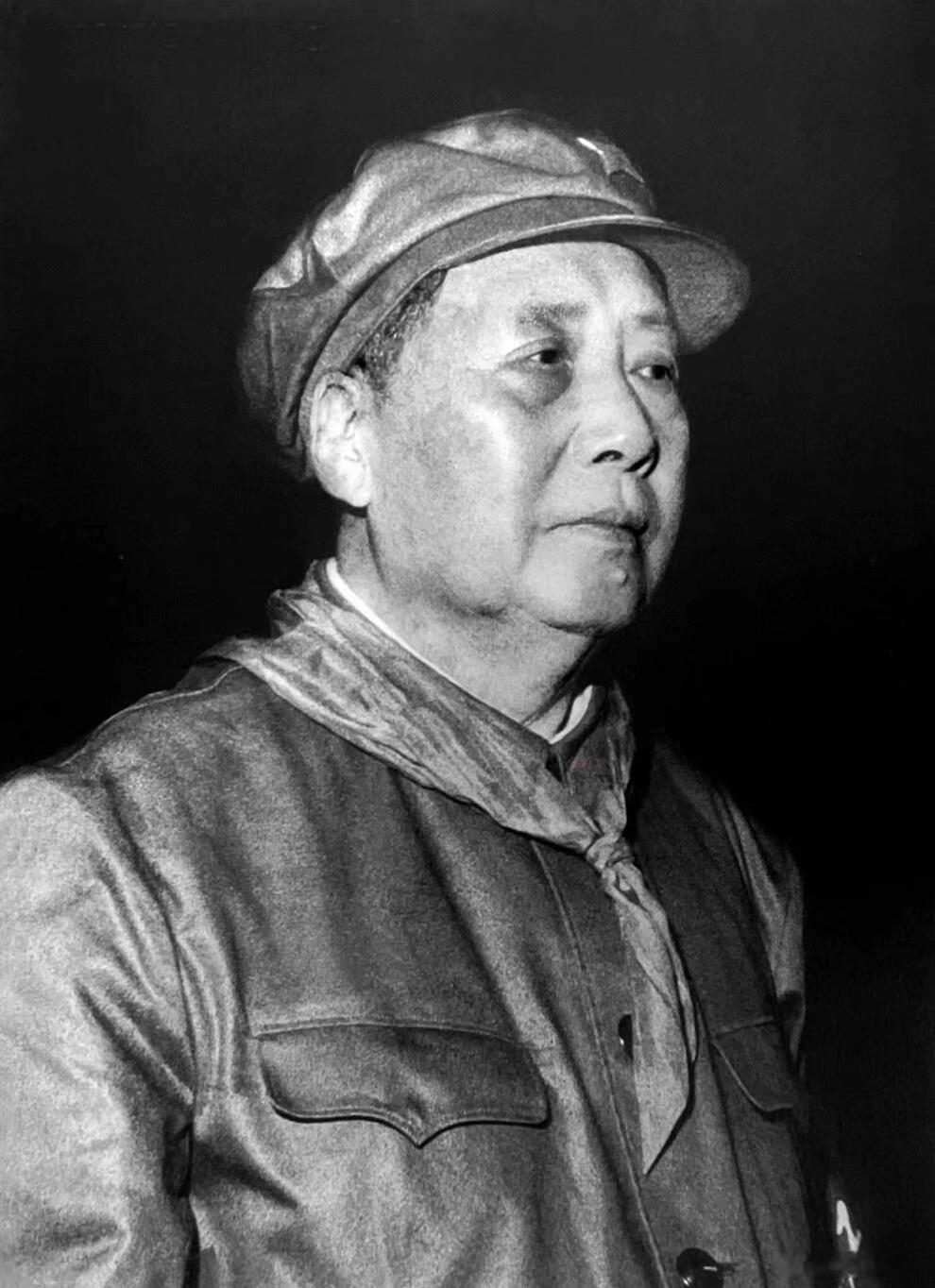 高举无产阶级文化革命的大旗，彻底揭露那批反党反社会主义的所谓