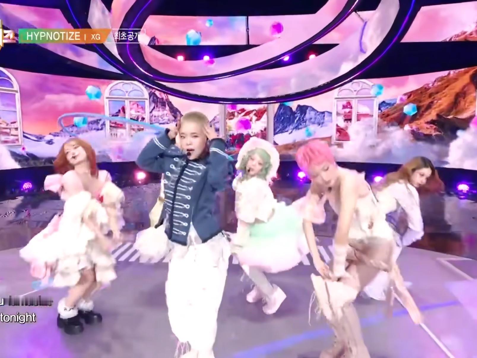 XG的漂亮舞台混进去了一个耀祖🆘