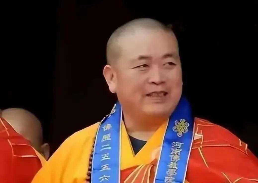 不深挖不知道，一探究竟真让人震惊。释永信的贴身侍者释延勤称：有一次给师父送斋饭，