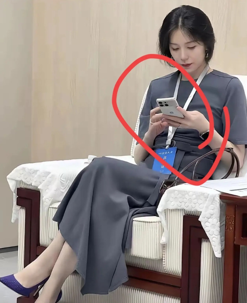 谁能告诉我这是什么牌子的手机，从来没有见过这个标志的手机！