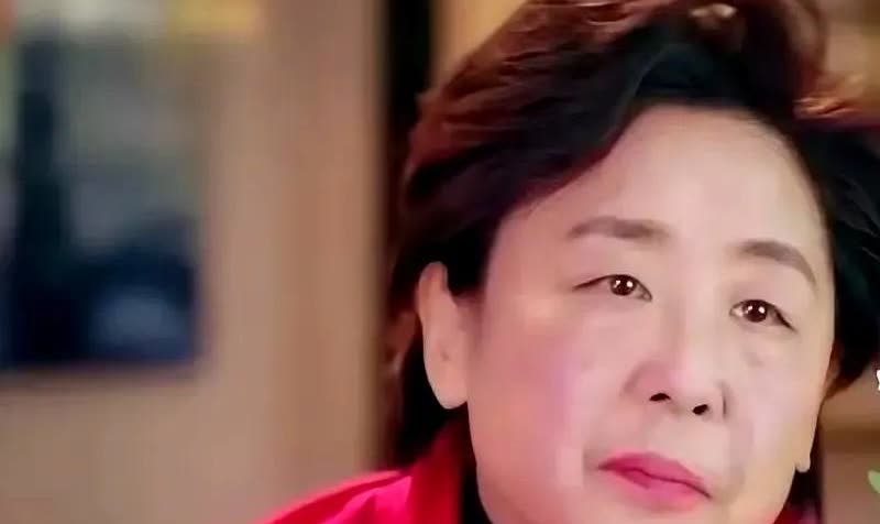 黄圣依和杨子的婚姻为什么失败，原因非常简单，这是因为阶层错配。这俩人相隔十万八千