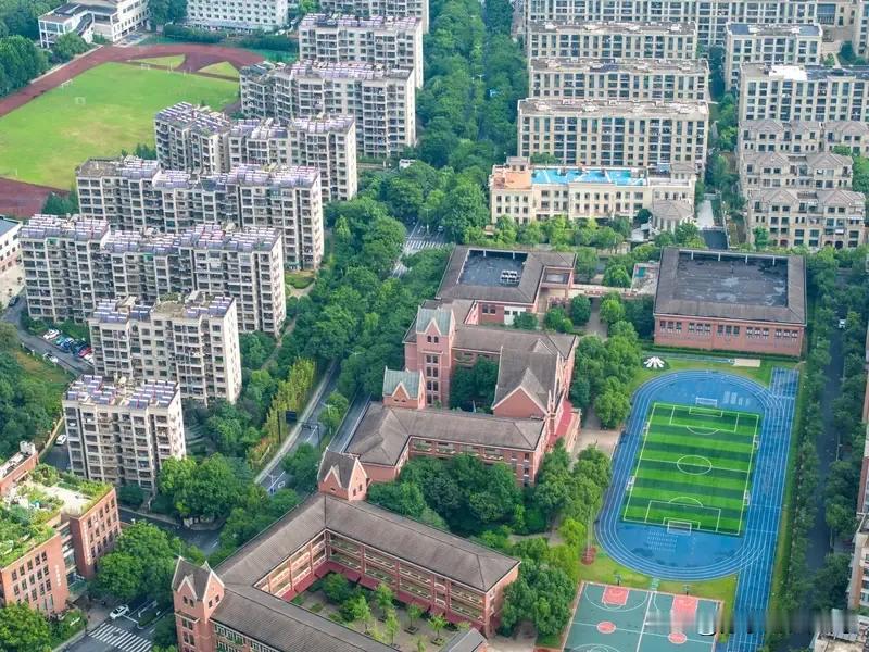 杭州中考新政可真是炸锅了！最近家长群疯传部分重点高中名额分配生比例要从60%